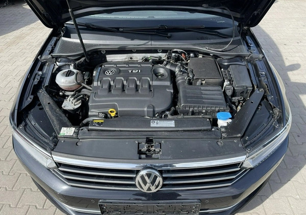 Volkswagen Passat cena 36900 przebieg: 246400, rok produkcji 2015 z Mikołajki małe 56